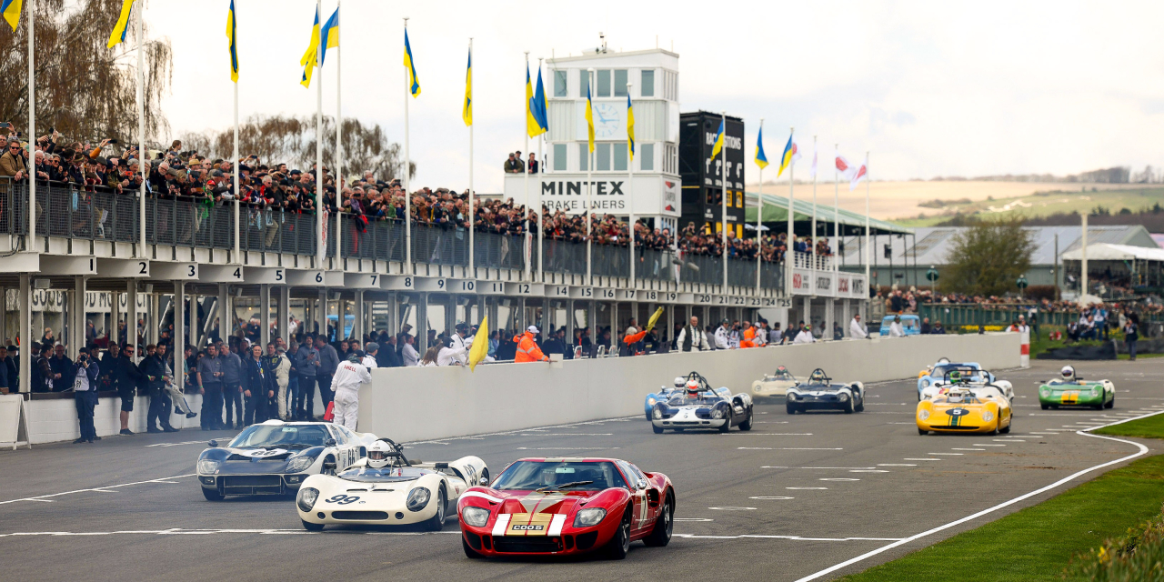 GT-cars-at-Goodwood-Members-Meeting